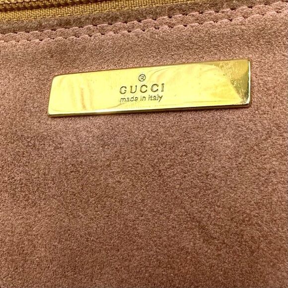 Vintage Gucci Pink Suede Boat Pochette - Picture 2 of 16